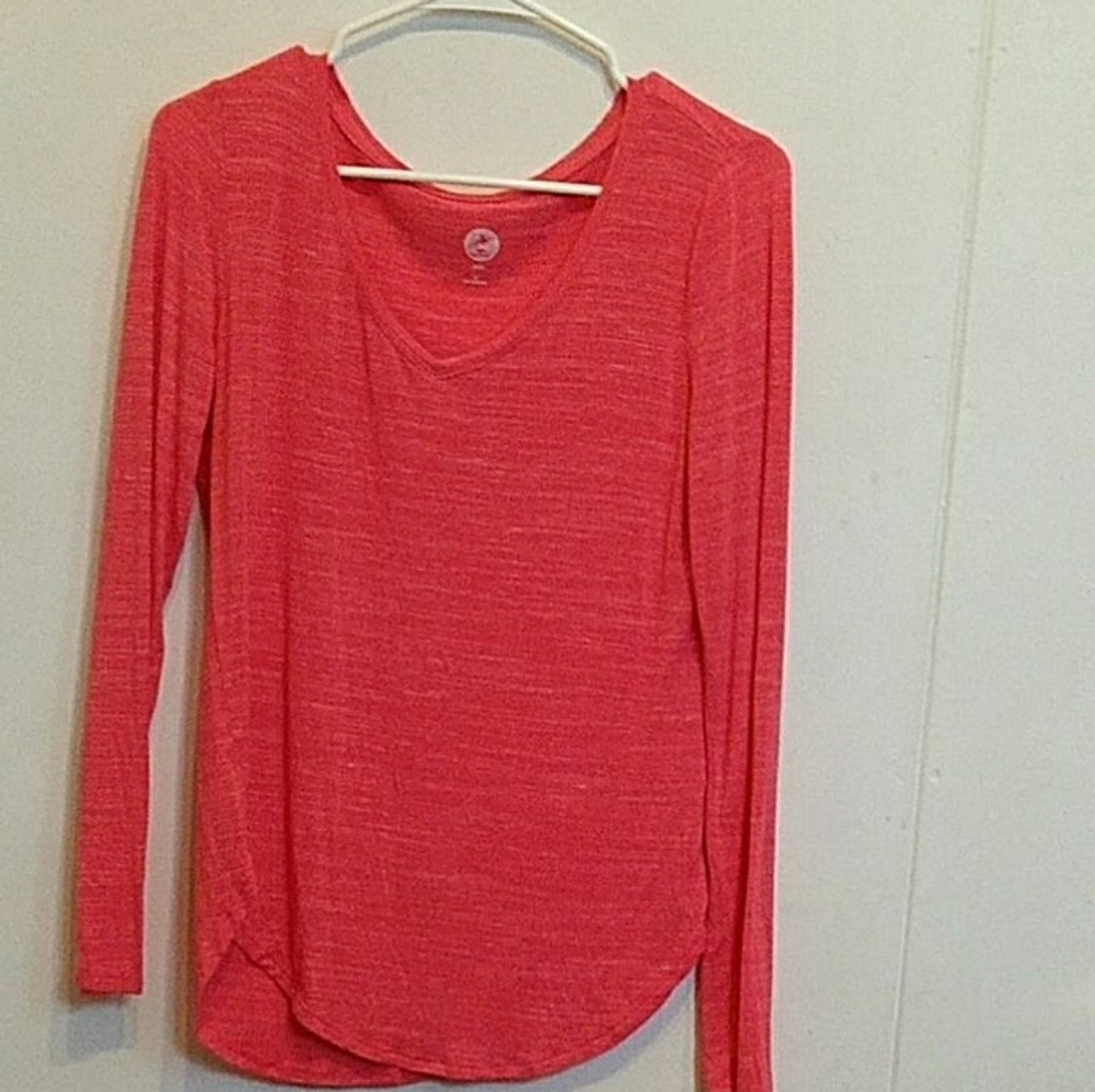 2 shirts one pink(M) and one blue(S).